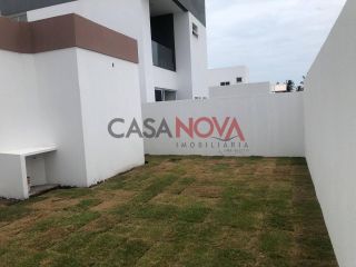 Casa Térrea de Condomínio em Barra Dos Coqueiros com acesso ao mar