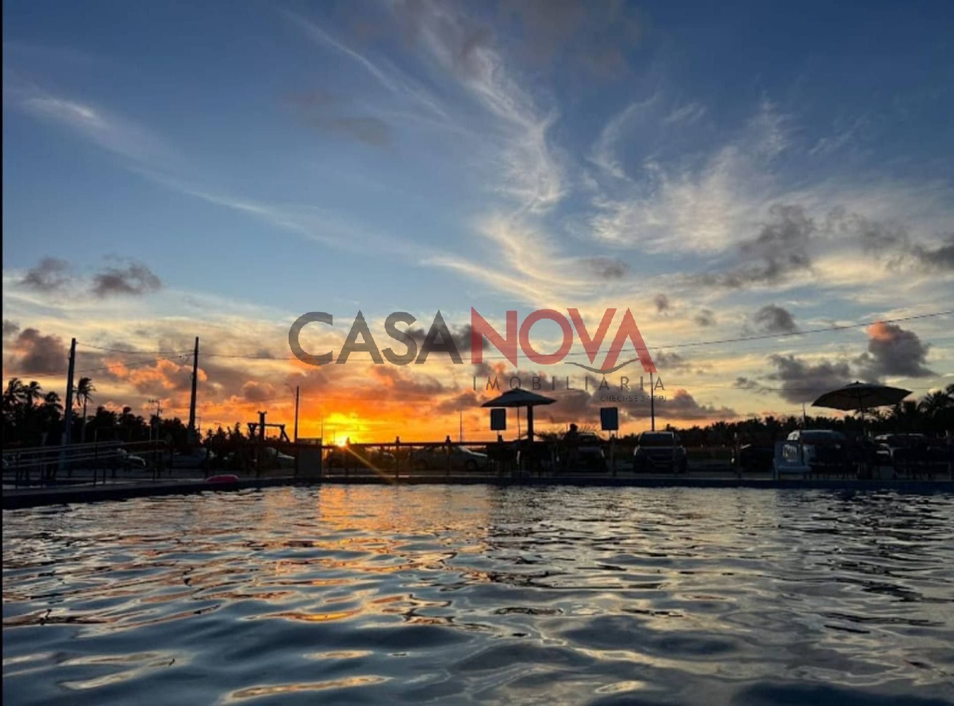 TERRENO EM CONDOMINIO FECHADO NA BARRA DOS COQUEIROS