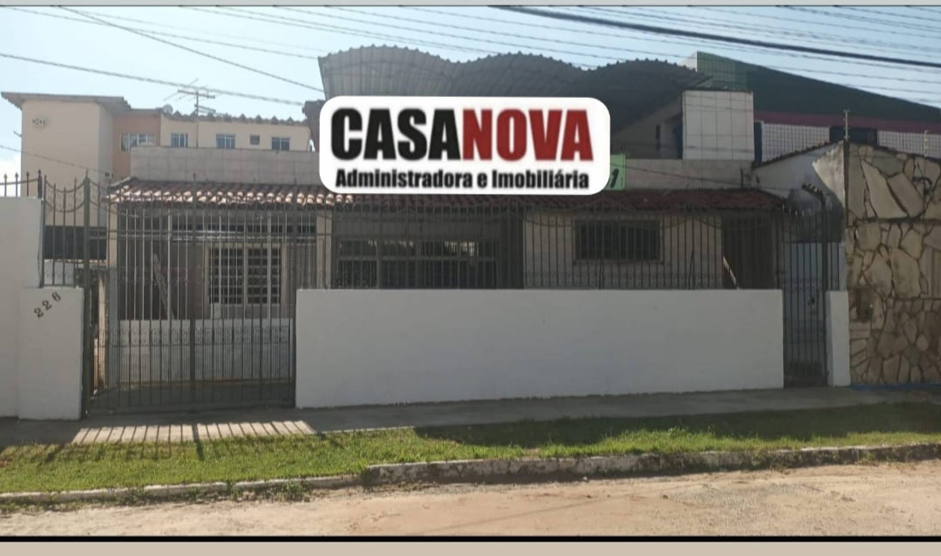 Vendo ou Troca Casa duplex em ótima localização na Atalaia com 5/4