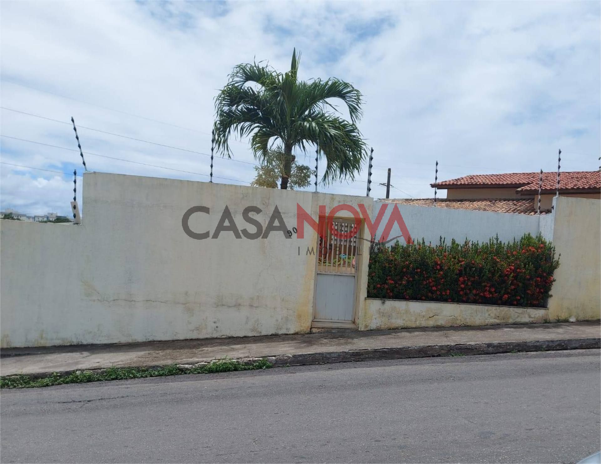 Casa em boa localização na Jabutiana com 3/4