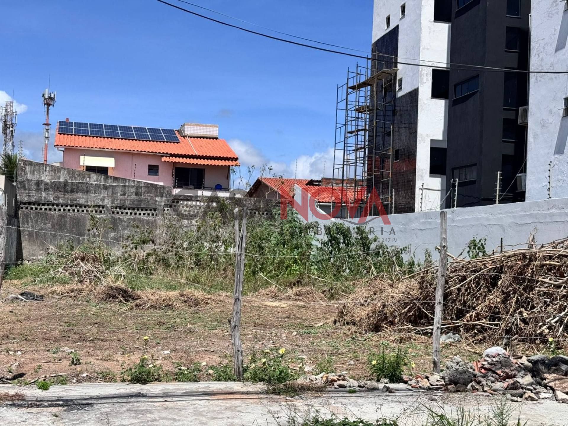 Terreno em boa localização na Coroa do Meio, com área total de 476 m²