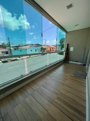 Casa no 18 no forte com 4/4, sendo 2 suítes