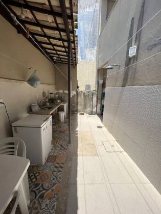 Casa no 18 no forte com 4/4, sendo 2 suítes