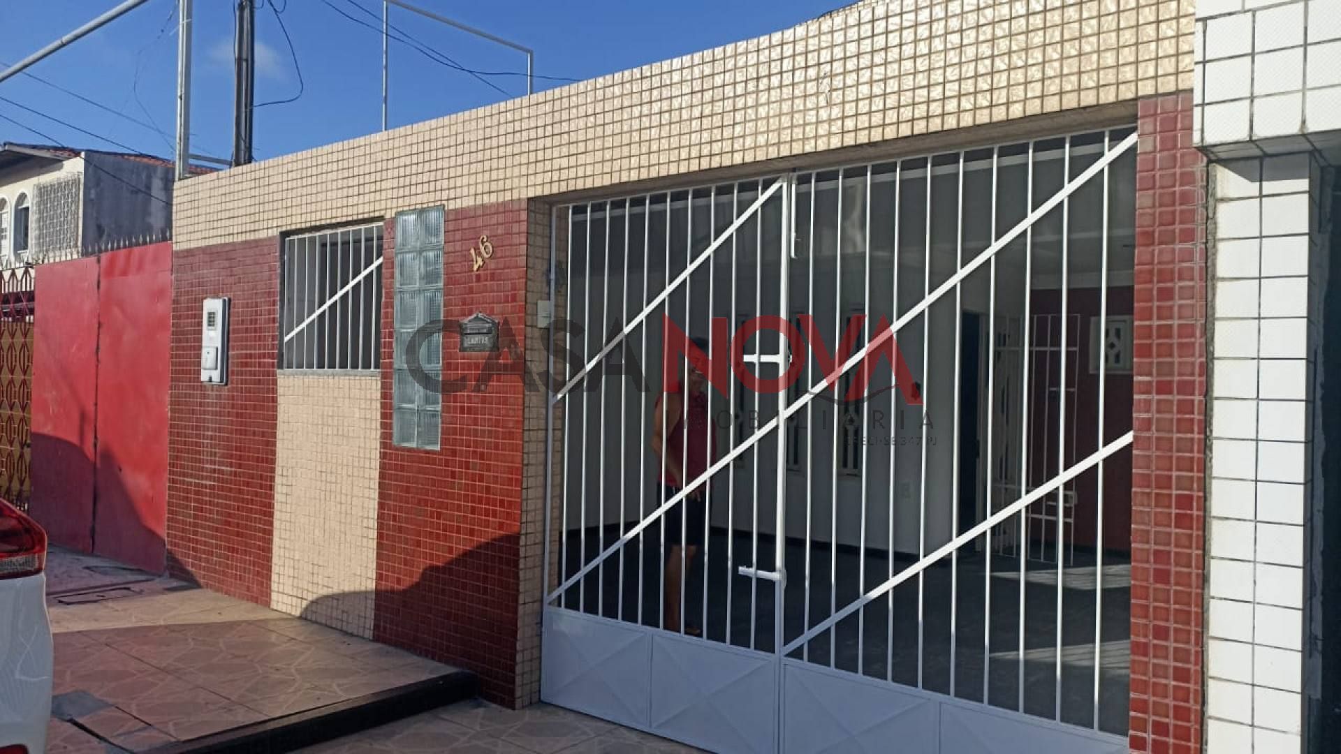 Casa em boa localização atrás do Detran, com 4/4, sendo 2 suítes