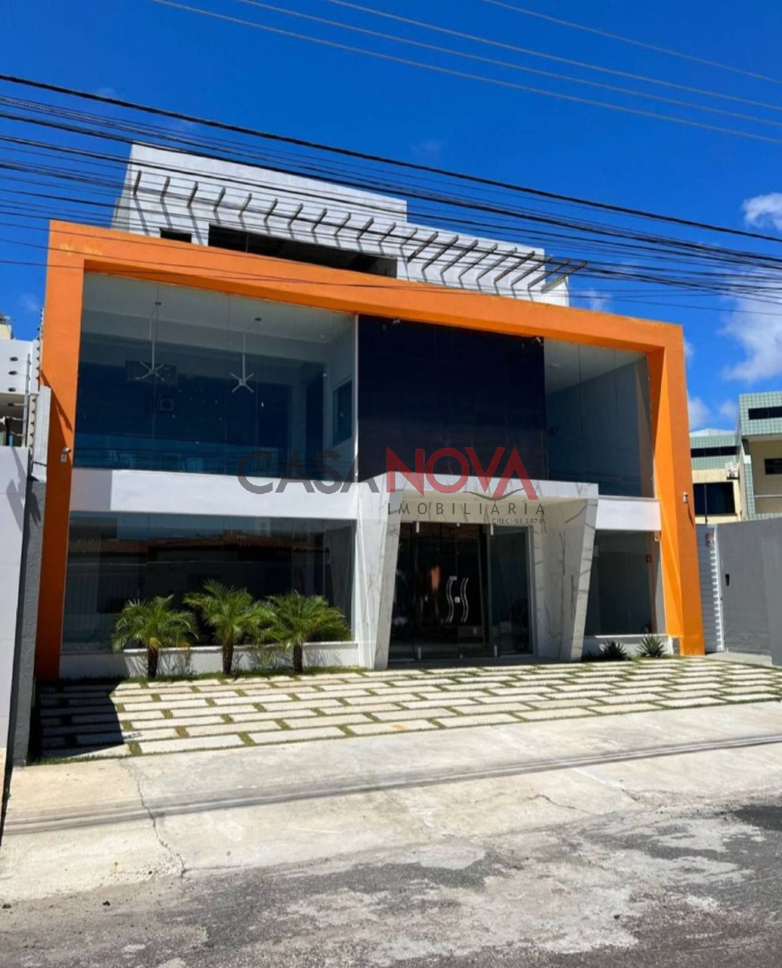 Prédio Comercial e Residencial na Coroa do Meio com 2 Pavimentos