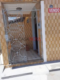 Casa de esquina em boa localização no Centro para Residência ou Comércio