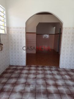 Casa de esquina em boa localização no Centro para Residência ou Comércio