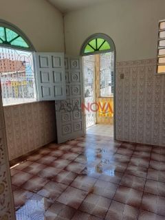 Casa de esquina em boa localização no Centro para Residência ou Comércio