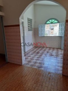 Casa de esquina em boa localização no Centro para Residência ou Comércio