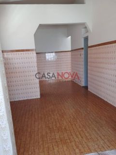 Casa de esquina em boa localização no Centro para Residência ou Comércio