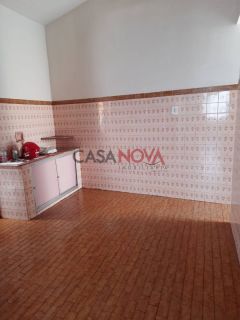 Casa de esquina em boa localização no Centro para Residência ou Comércio