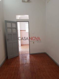 Casa de esquina em boa localização no Centro para Residência ou Comércio