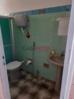 Casa de esquina em boa localização no Centro para Residência ou Comércio