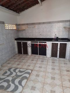 Casa de esquina em boa localização no Centro para Residência ou Comércio