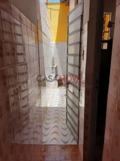 Casa de esquina em boa localização no Centro para Residência ou Comércio