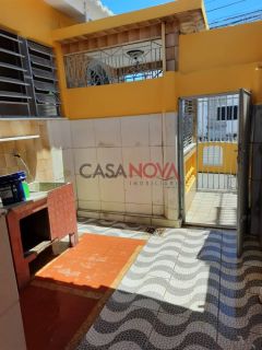 Casa de esquina em boa localização no Centro para Residência ou Comércio