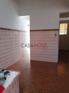 Casa de esquina em boa localização no Centro para Residência ou Comércio