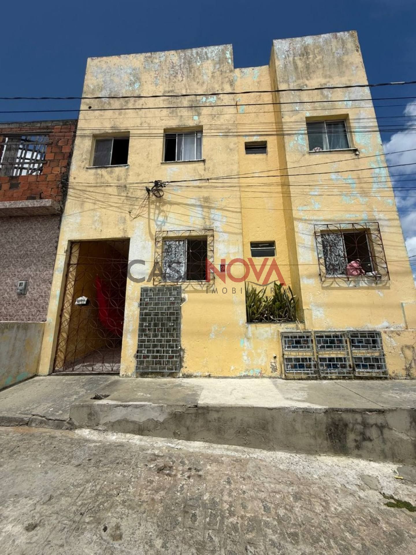 Prédio com 6 Apartamentos no Eduardo Gomes