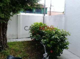 Casa Comercial na Rua Lagarto para Clínicas, Laboratórios, Consultórios etc