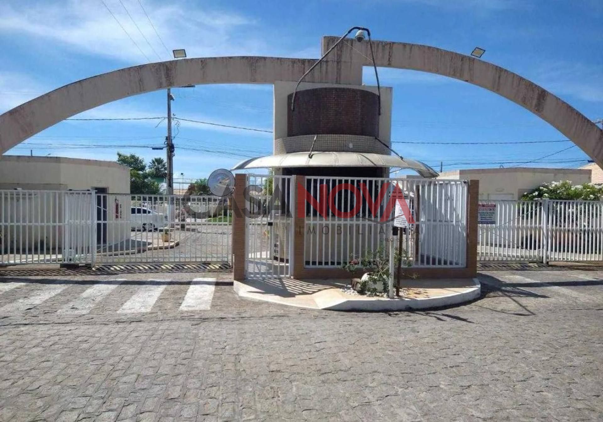 Casa em condomínio fechado na Aruana,com 3/4, sendo 1 suíte