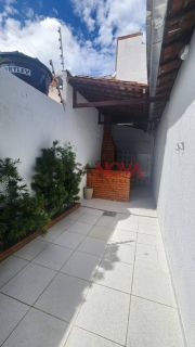 CASA NA FAROLÂNDIA COM 3/4