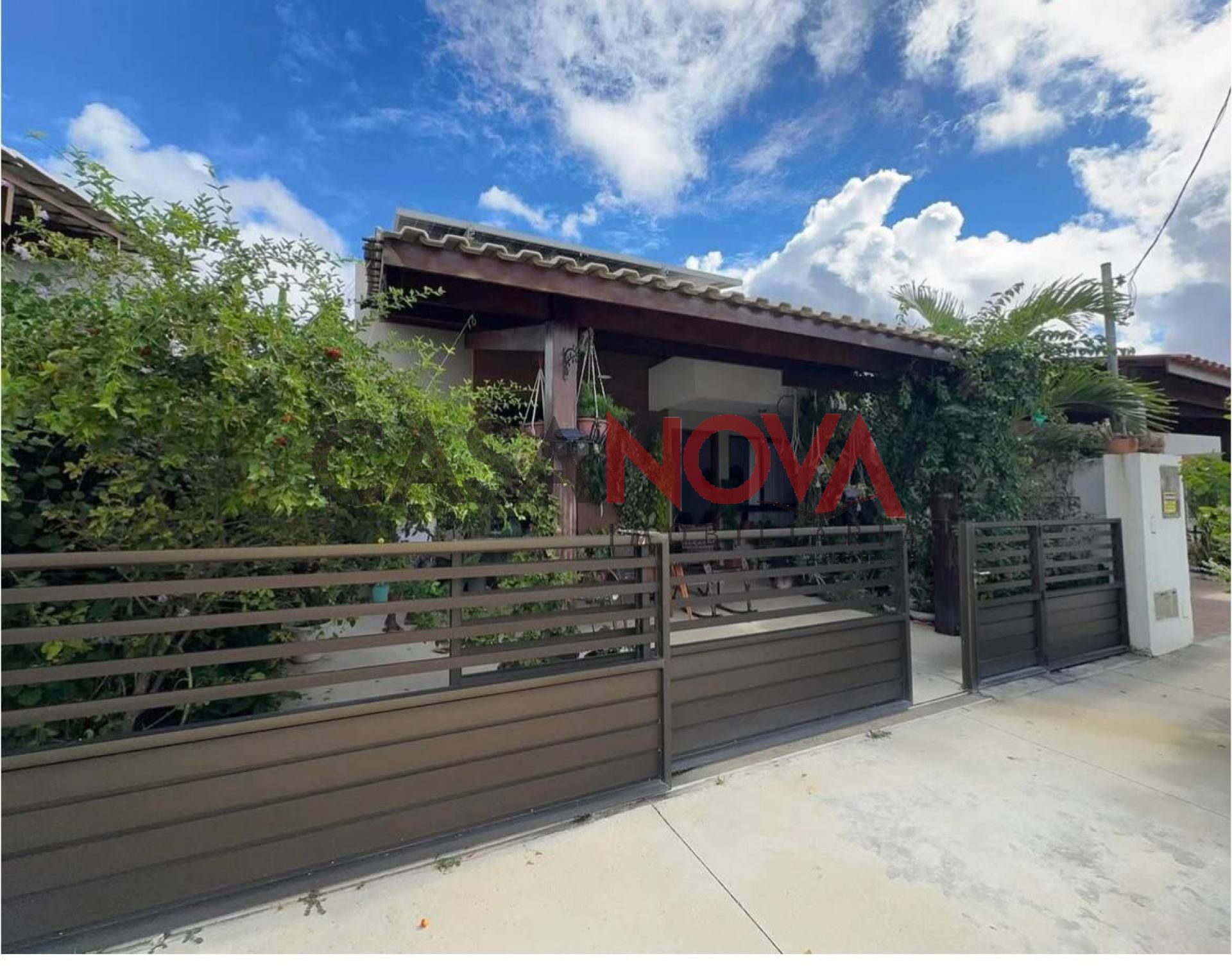 CASA EM CONDOMINIO FECHADO NA BARRA DOS COQUEIROS COM 2/4 SENDO 1 SUÍTE