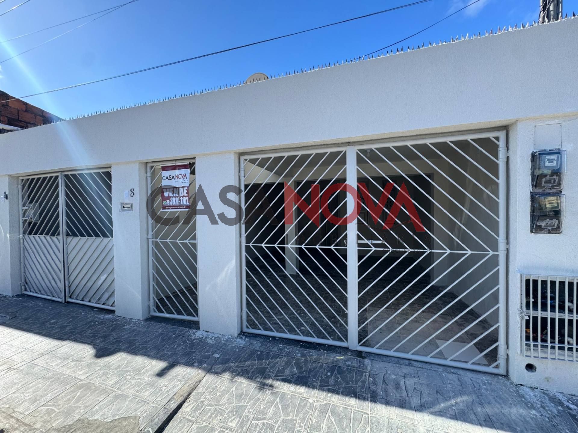 Excelente oportunidade ׀ Casa com duas moradias – ideal para morar ou investir!