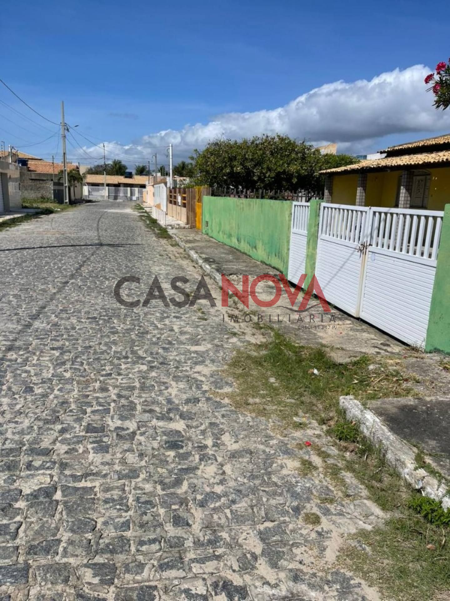 Casa em boa localização na Praia da Caueira com 4/4, sendo 1 suíte