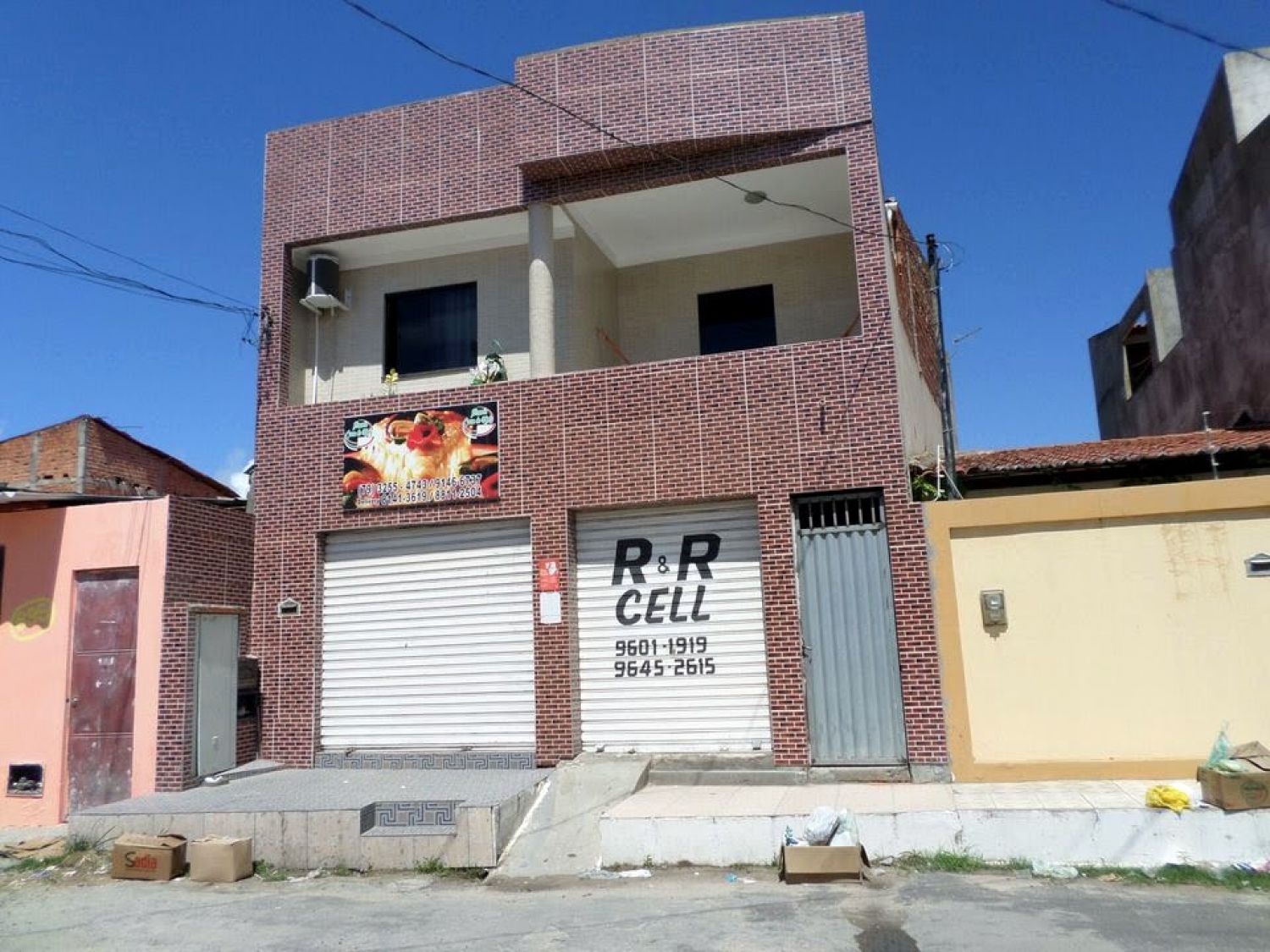 Casa com comércio embaixo na Coroa do Meio