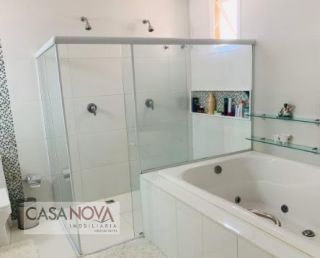 Oportunidade: Casa em Condominio com 4/4, sendo 3 suítes na Aruana