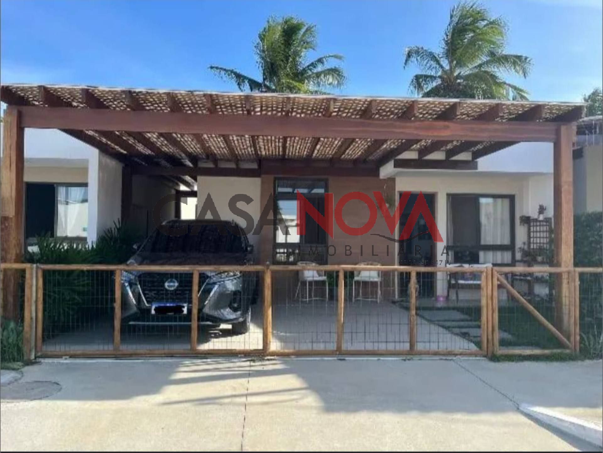 CASA EM CONDOMÍNIO FECHADO COM 2/4 SENDO 1 SUÍTE