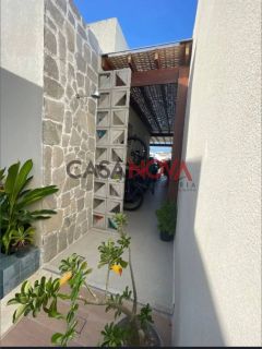 CASA EM CONDOMÍNIO FECHADO COM 2/4 SENDO 1 SUÍTE