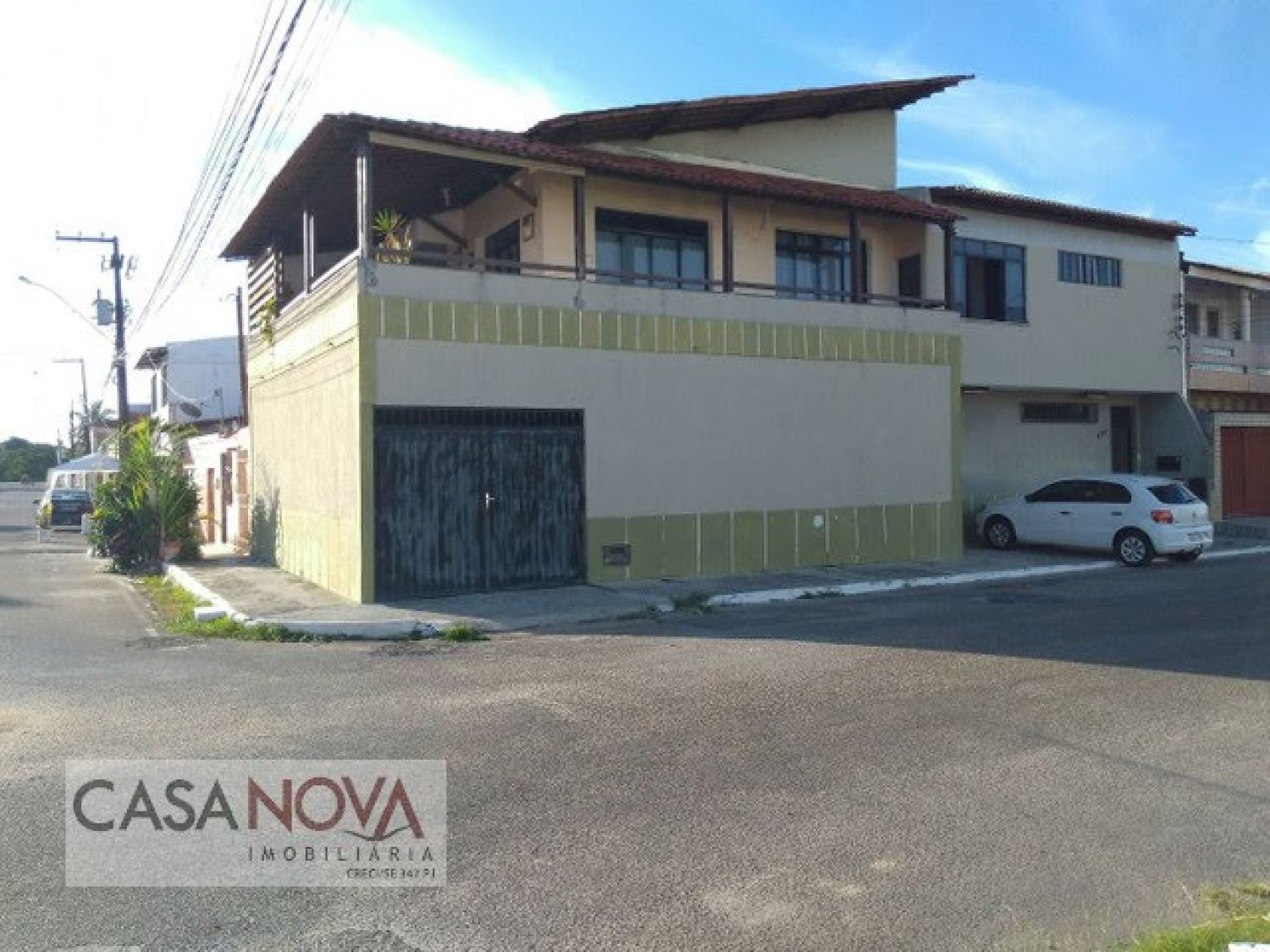 Casa de esquina na Atalaia em boa localização