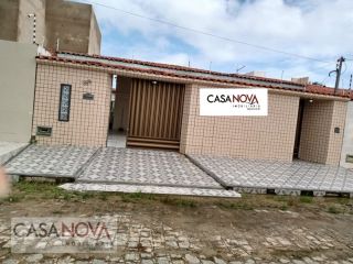 Casa com 2/4 em boa localização na Aruana