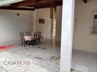 Casa com 2/4 em boa localização na Aruana