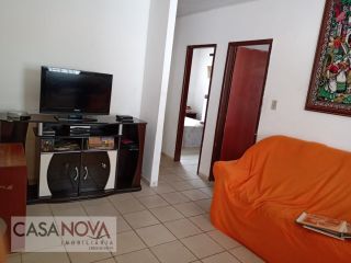 Casa com 2/4 em boa localização na Aruana