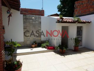Casa no Bairro Aruana com 2/4