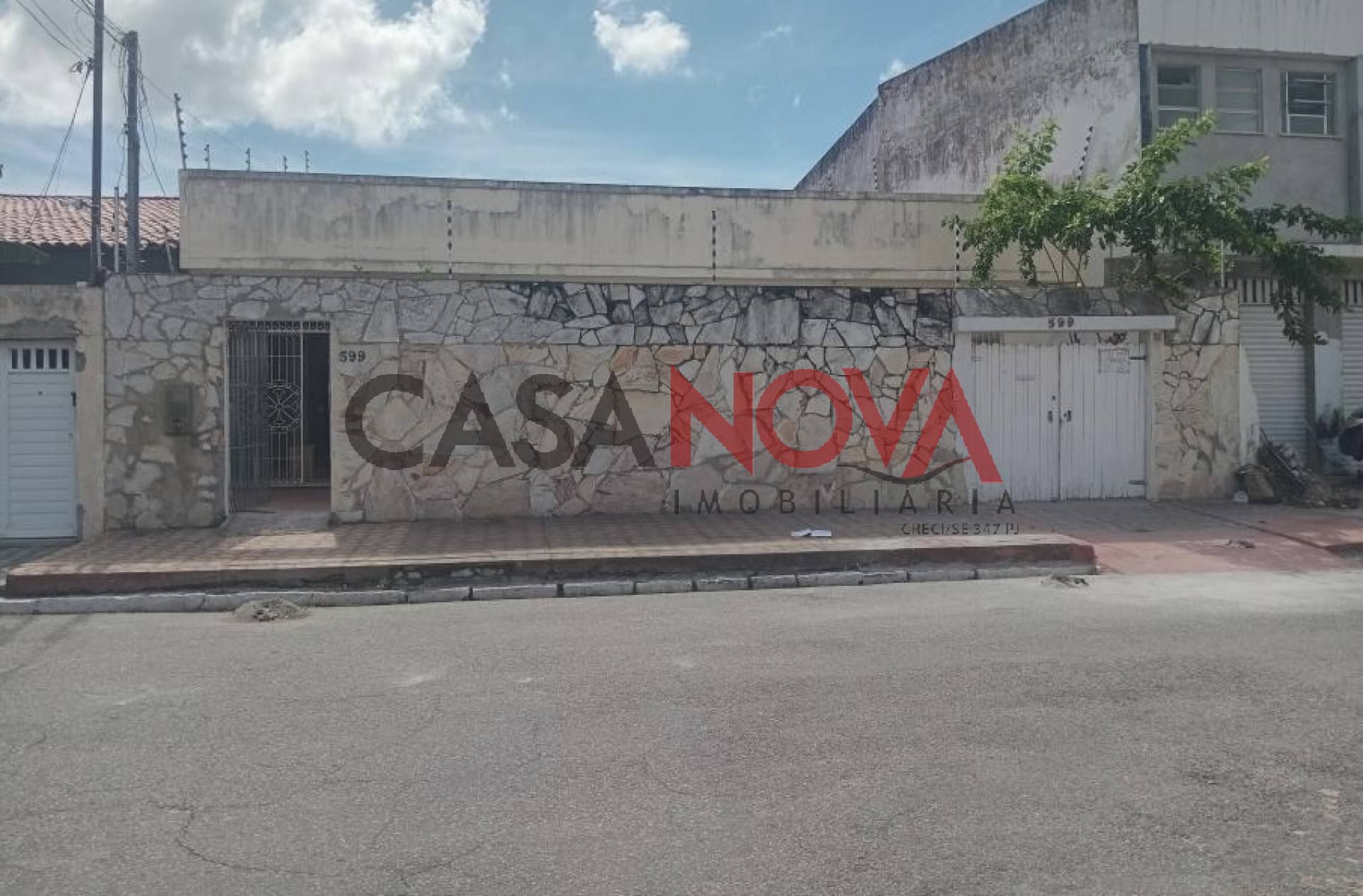 Casa Para Alugar com 4/4 sendo 1 suíte no Pereira Lobo