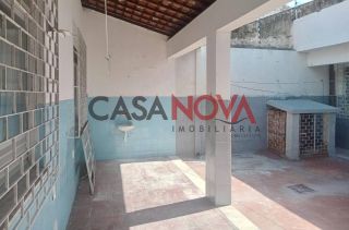 Casa Para Alugar com 4/4 sendo 1 suíte no Pereira Lobo