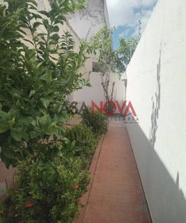Casa Para Alugar com 4/4 sendo 1 suíte no Pereira Lobo
