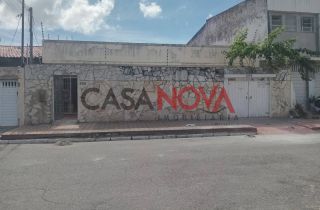 Casa Para Alugar com 4/4 sendo 1 suíte no Pereira Lobo