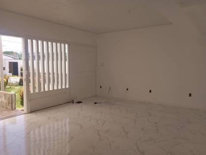 Casa com 5/4, sendo 2 suites master e piscina na Coroa do Meio