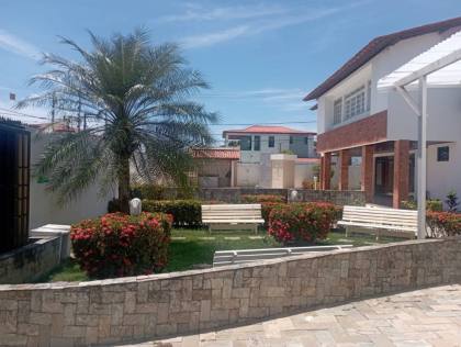 Casa com 5/4, sendo 2 suites master e piscina na Coroa do Meio