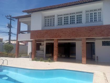 Casa com 5/4, sendo 2 suites master e piscina na Coroa do Meio