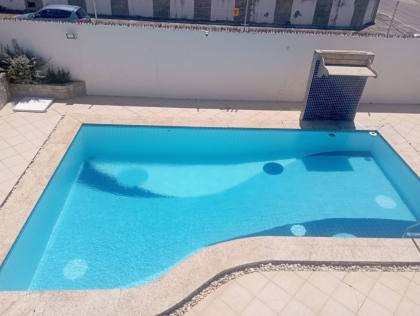 Casa com 5/4, sendo 2 suites master e piscina na Coroa do Meio