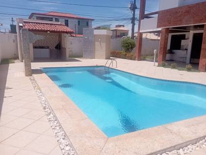 Casa com 5/4, sendo 2 suites master e piscina na Coroa do Meio