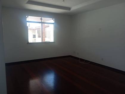 Casa com 5/4, sendo 2 suites master e piscina na Coroa do Meio