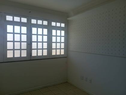 Casa com 5/4, sendo 2 suites master e piscina na Coroa do Meio