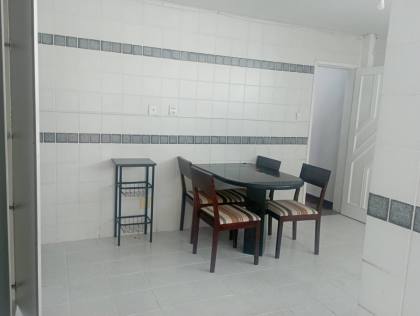 Casa com 5/4, sendo 2 suites master e piscina na Coroa do Meio