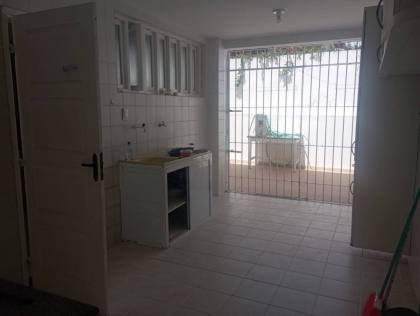 Casa com 5/4, sendo 2 suites master e piscina na Coroa do Meio